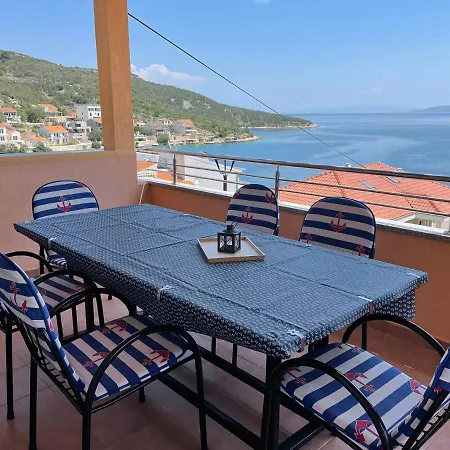 Emilija Apartament Vinišće